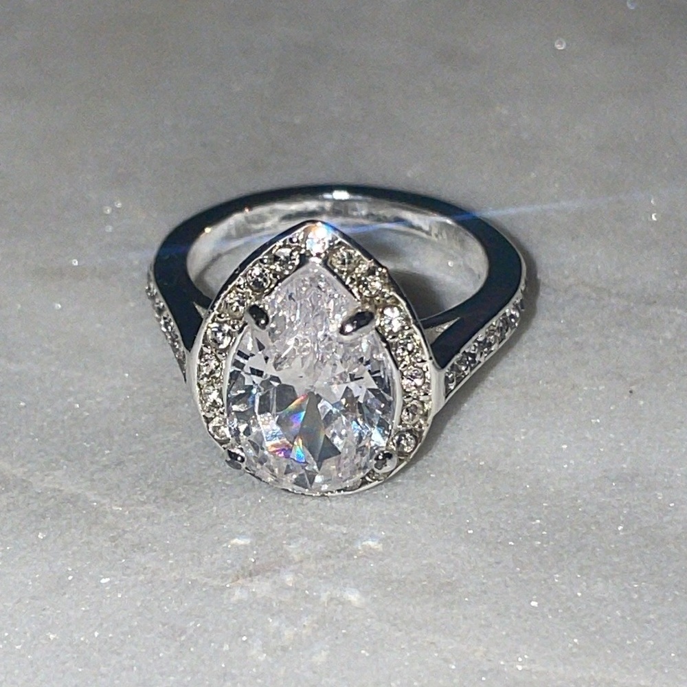 Avon Pear Shaped Ring